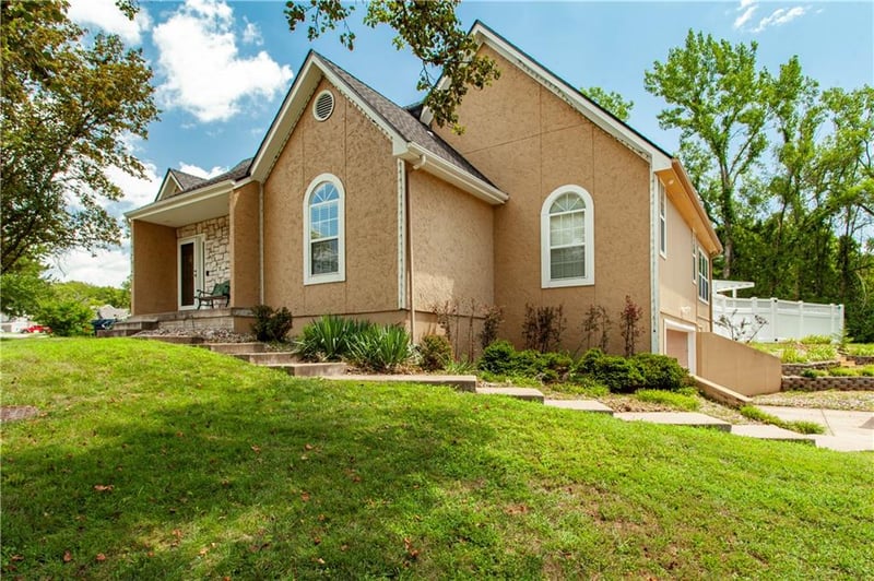 11917 Virginia Ave, Kansas City, MO 64146