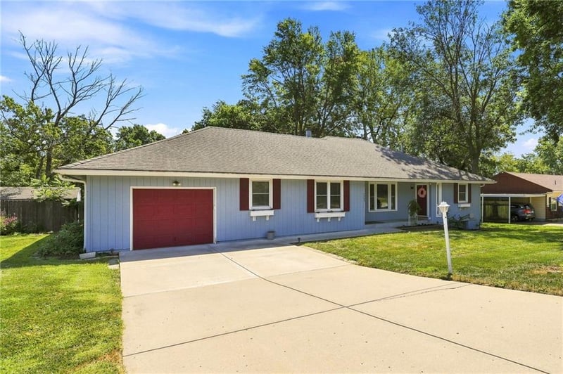 7305 N Harrison St, Gladstone, MO 64118