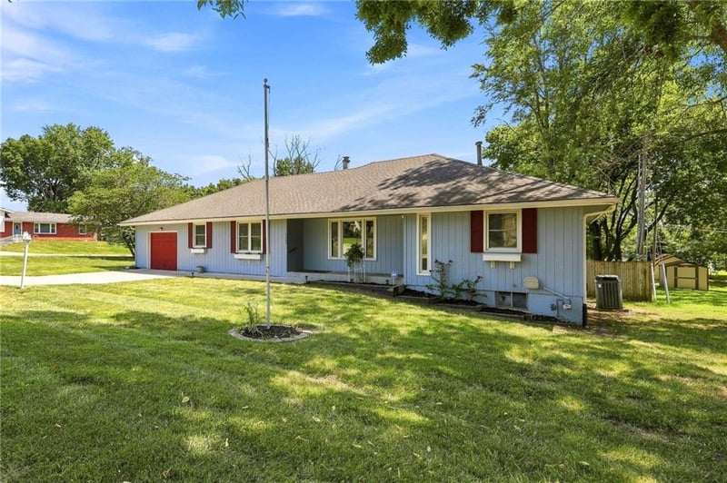 7305 N Harrison St, Gladstone, MO 64118