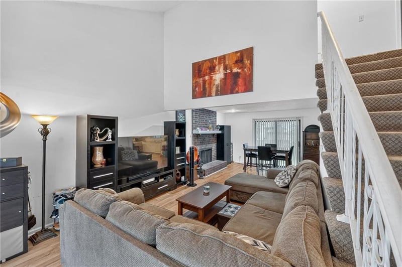 8337-8339 Farley St, Overland Park, KS 66212