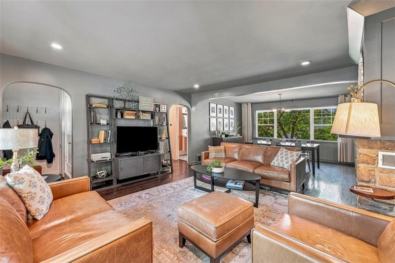 928 E Drumm Cir, Independence, MO 64055