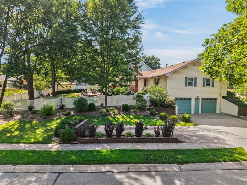 7301 NW 79th St, Kansas City, MO 64152