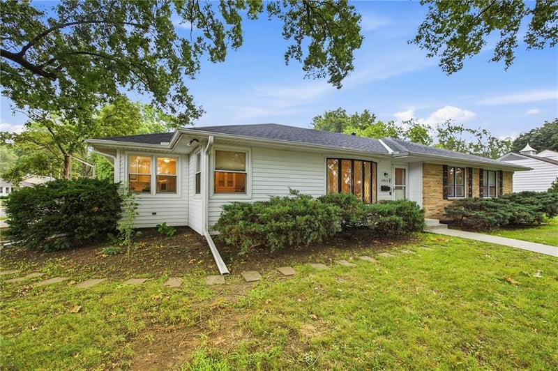 10915 Elmwood Dr, Kansas City, MO 64137