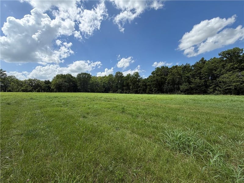 15757 206th St, Tonganoxie, KS 66086