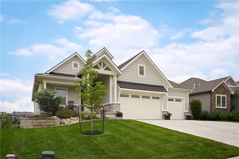 3045 NW Thoreau Ln, Lee's Summit, MO 64081