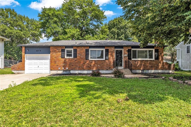 604 S Stevenson St, Olathe, KS 66061