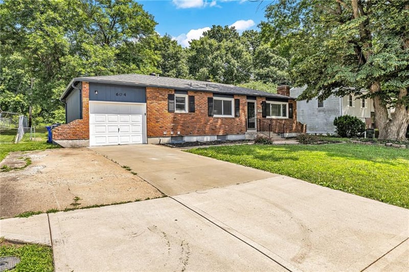 604 S Stevenson St, Olathe, KS 66061