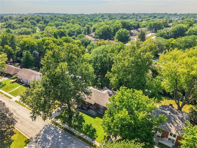 511 Northeast 1st St, Blue Springs, MO 64014