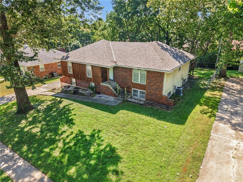 511 Northeast 1st St, Blue Springs, MO 64014