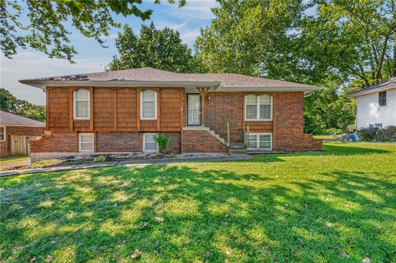 511 Northeast 1st St, Blue Springs, MO 64014