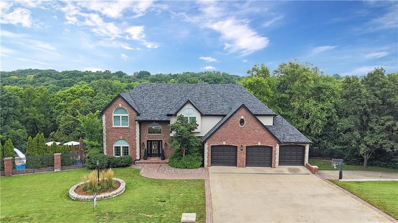 2523 SW Still Meadows Ter, Blue Springs, MO 64015