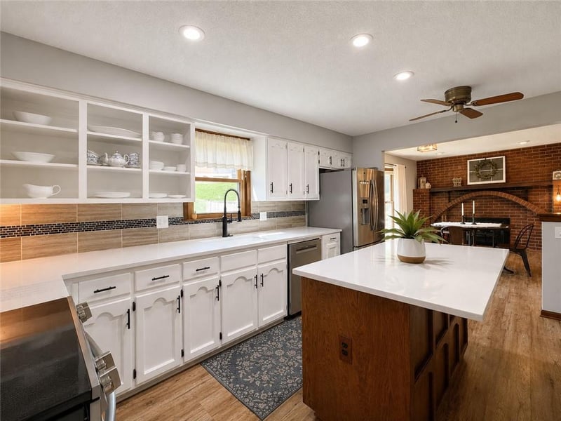 1100 SW 44th St, Blue Springs, MO 64015
