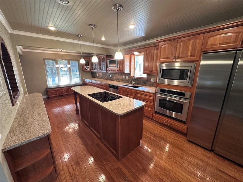 1613 SW 20th St, Blue Springs, MO 64015