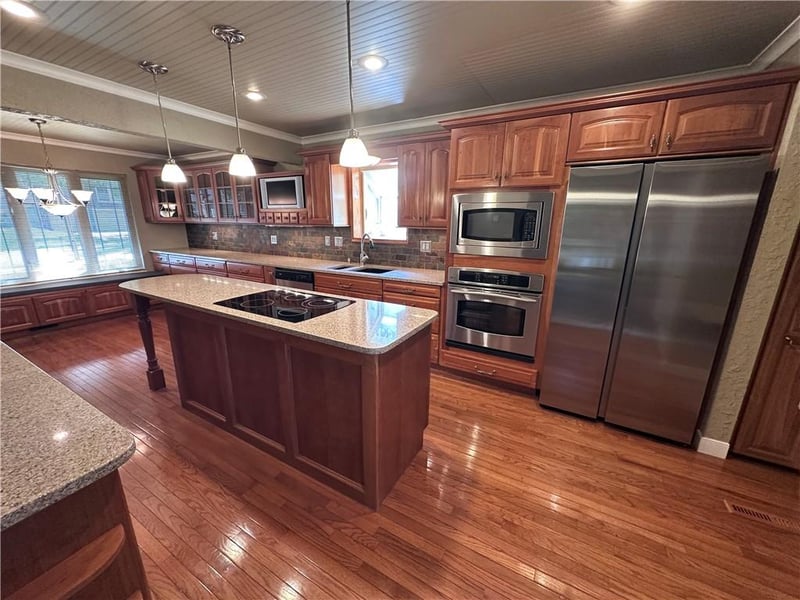 1613 SW 20th St, Blue Springs, MO 64015