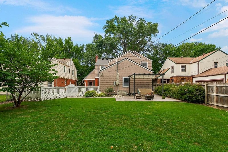 420 E 74th St, Kansas City, MO 64131