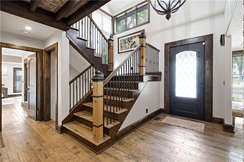 3505 Shawnee Mission Pw, Fairway, KS 66205