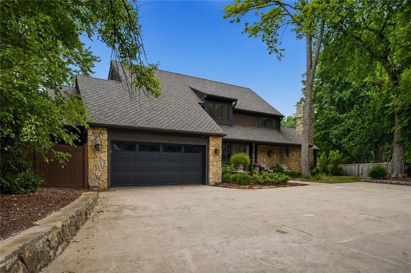 3505 Shawnee Mission Pw, Fairway, KS 66205