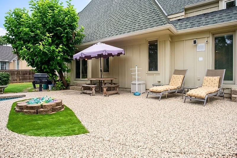 10020 Mackey Cir, Overland Park, KS 66212