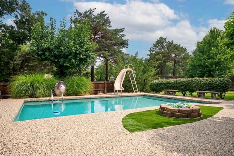 10020 Mackey Cir, Overland Park, KS 66212