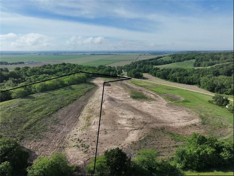 1426 Treece Rd, Wathena, KS 66090