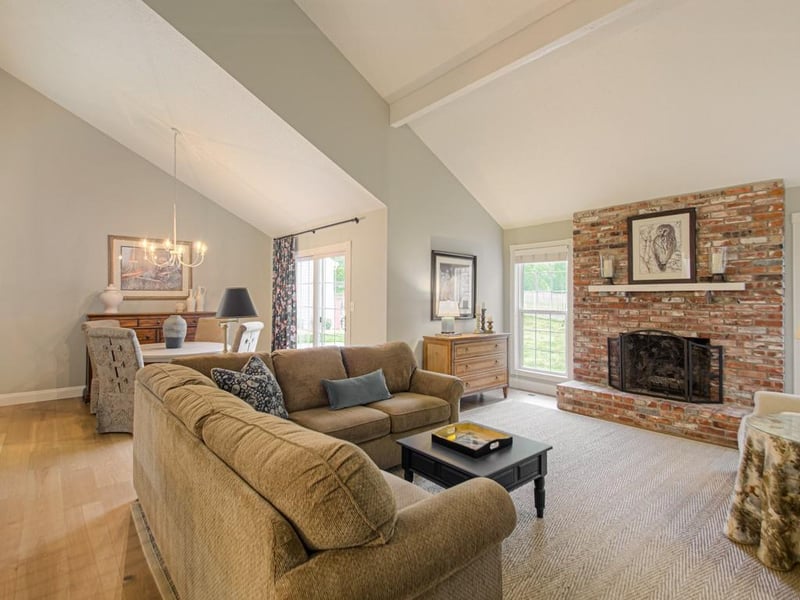 3919 NE Sequoia St, Lee's Summit, MO 64064