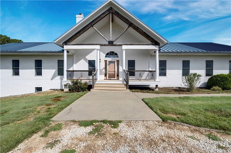 20660 Mission Rd, Stilwell, KS 66085