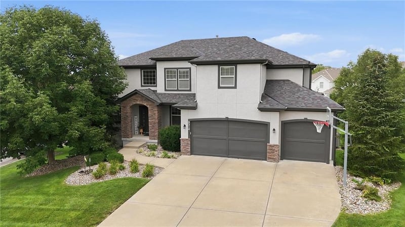 9314 W 163rd Ter, Overland Park, KS 66085