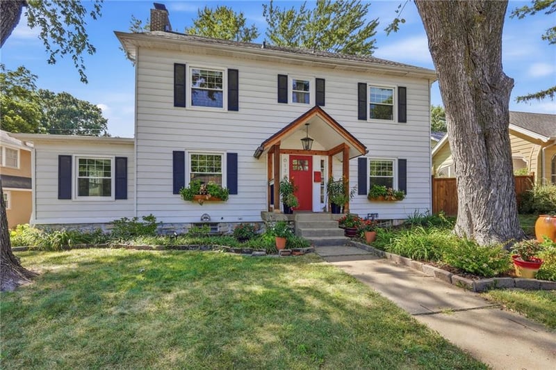 6124 Oak St, Kansas City, MO 64113