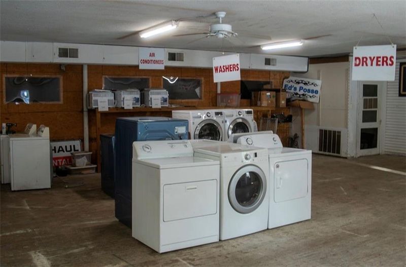 8918 E Winner Rd, Independence, MO 64052