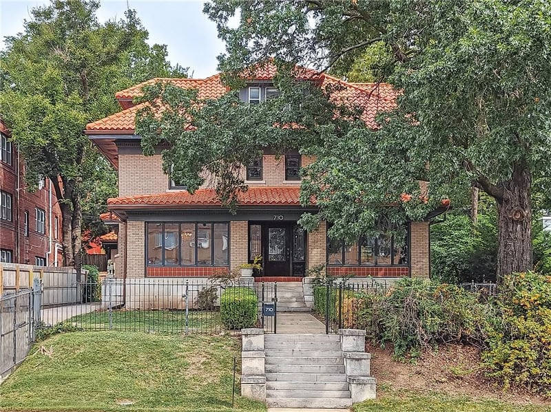 710 E Armour Blvd, Kansas City, MO 64109