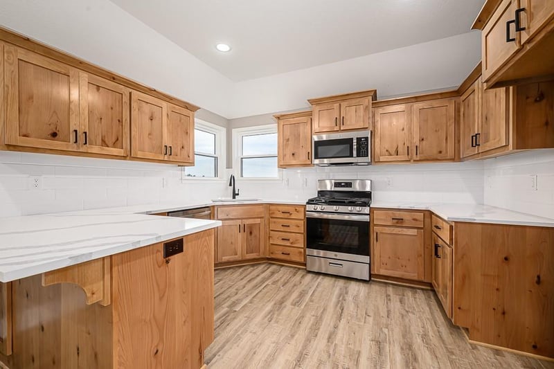 15589 Sheridan Ct, Basehor, KS 66007