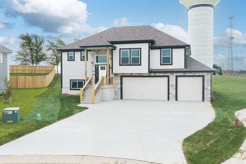 15589 Sheridan Ct, Basehor, KS 66007
