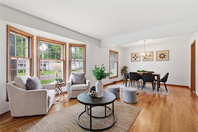 6411 W 69th St, Overland Park, KS 66204