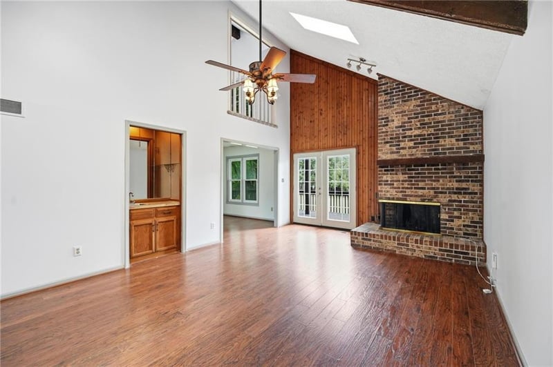 701 NE Burning Tree St, Lee's Summit, MO 64064