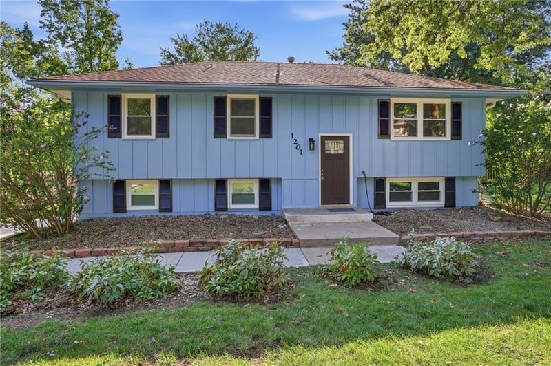 1201 SW Mission Pl, Lee's Summit, MO 64081