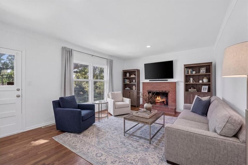 5913 W 101st Pl, Overland Park, KS 66207
