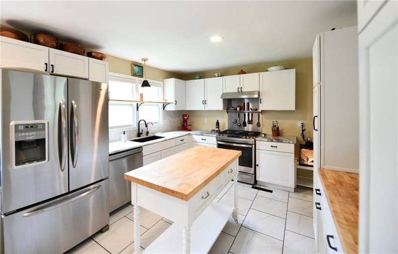 302 SE Corder St, Lee's Summit, MO 64063