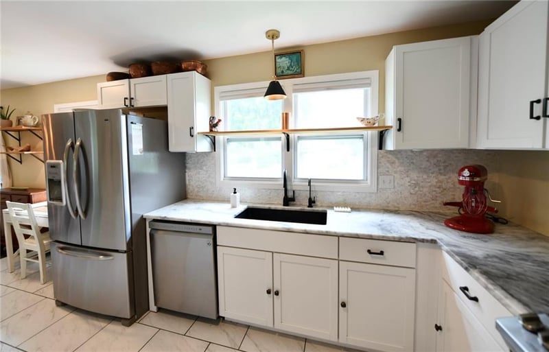 302 SE Corder St, Lee's Summit, MO 64063