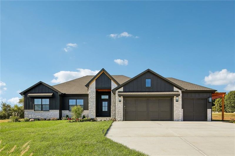 30409 E 138th St, Lee's Summit, MO 64086