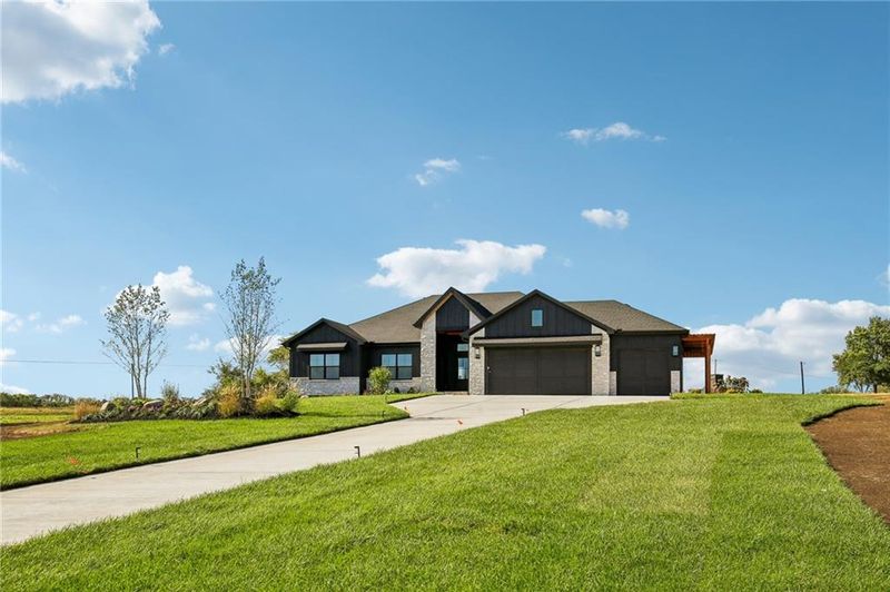 30409 E 138th St, Lee's Summit, MO 64086
