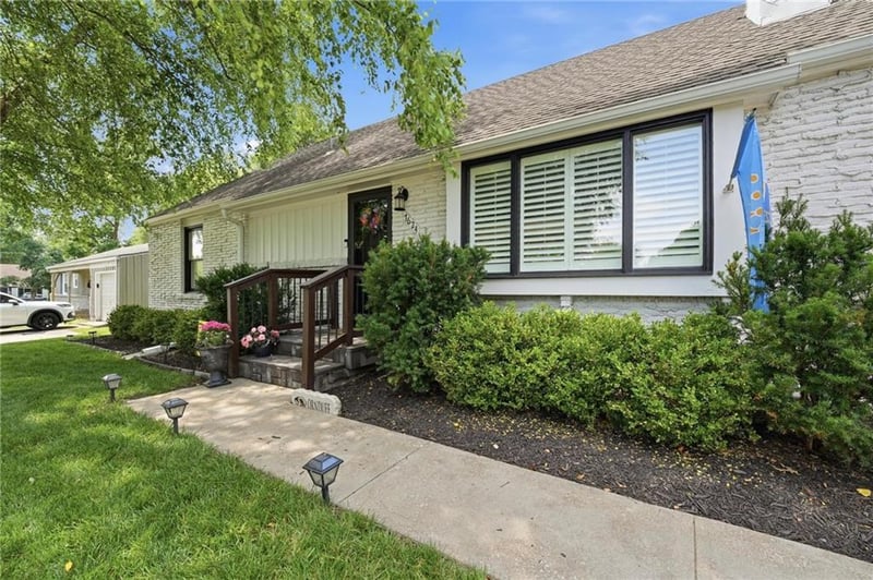7624 Lamar Ave, Prairie Village, KS 66208