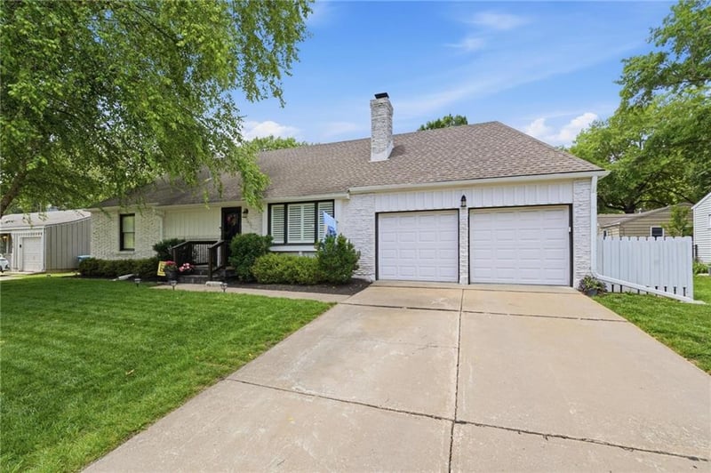 7624 Lamar Ave, Prairie Village, KS 66208