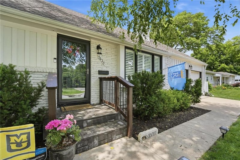 7624 Lamar Ave, Prairie Village, KS 66208