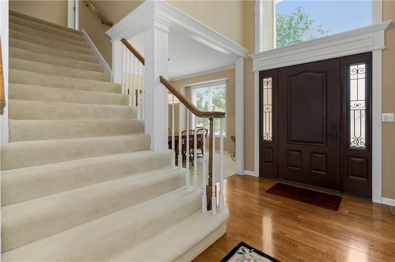 1824 Summit Valley Dr, Lee's Summit, MO 64081