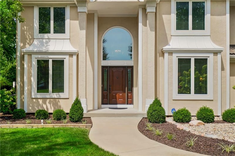 1824 Summit Valley Dr, Lee's Summit, MO 64081