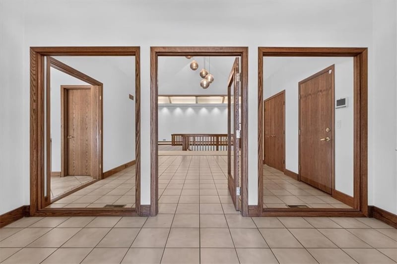 12639 Juniper Cir, Leawood, KS 66209