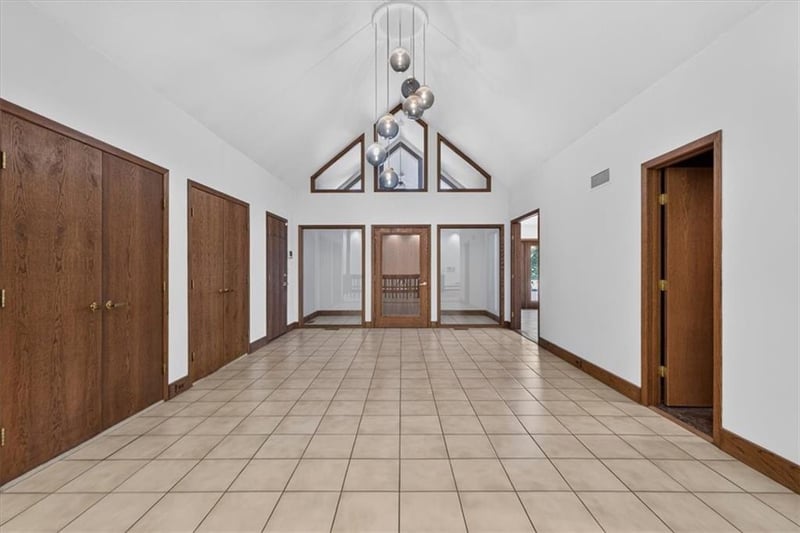 12639 Juniper Cir, Leawood, KS 66209