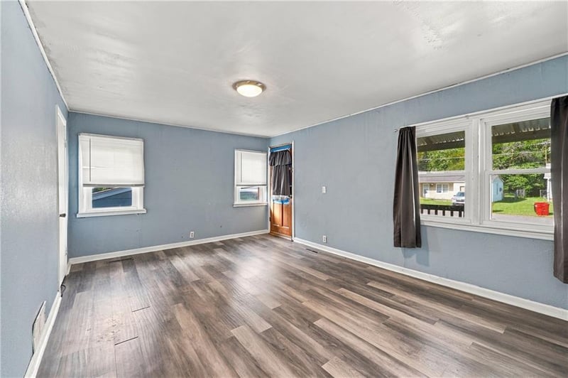 516 SW 13 St, Blue Springs, MO 64015