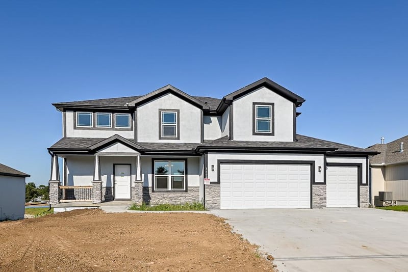 15635 Austin Ct, Basehor, KS 66007