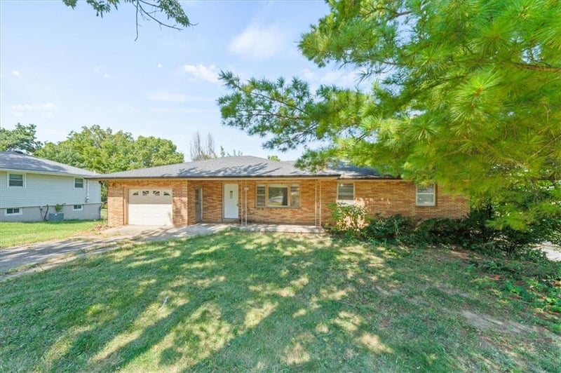 234 NE 86th Ter, Kansas City, MO 64155